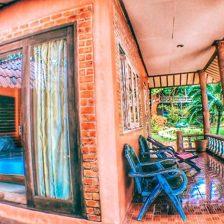 Chomjan Resort Koh Phayam Buitenkant foto