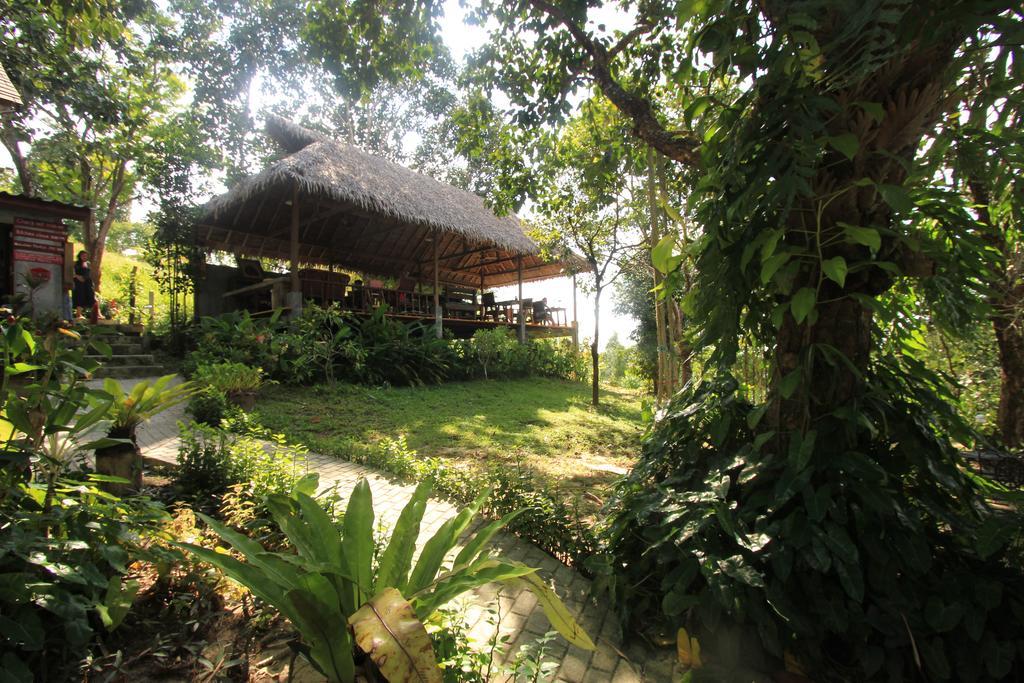 Chomjan Resort Koh Phayam Buitenkant foto