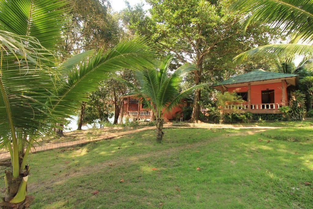 Chomjan Resort Koh Phayam Buitenkant foto