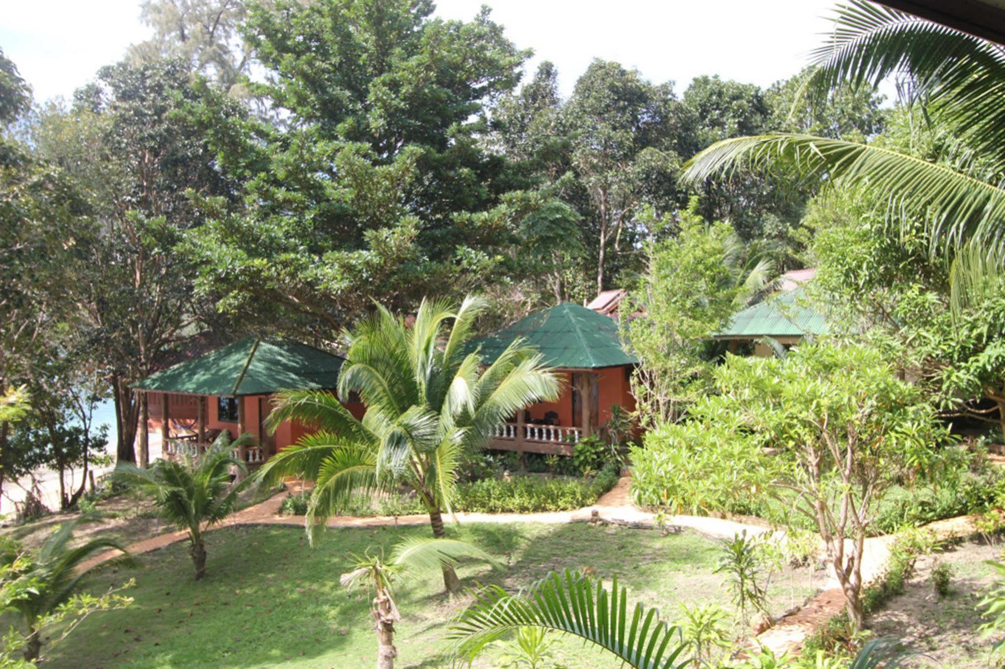 Chomjan Resort Koh Phayam Buitenkant foto