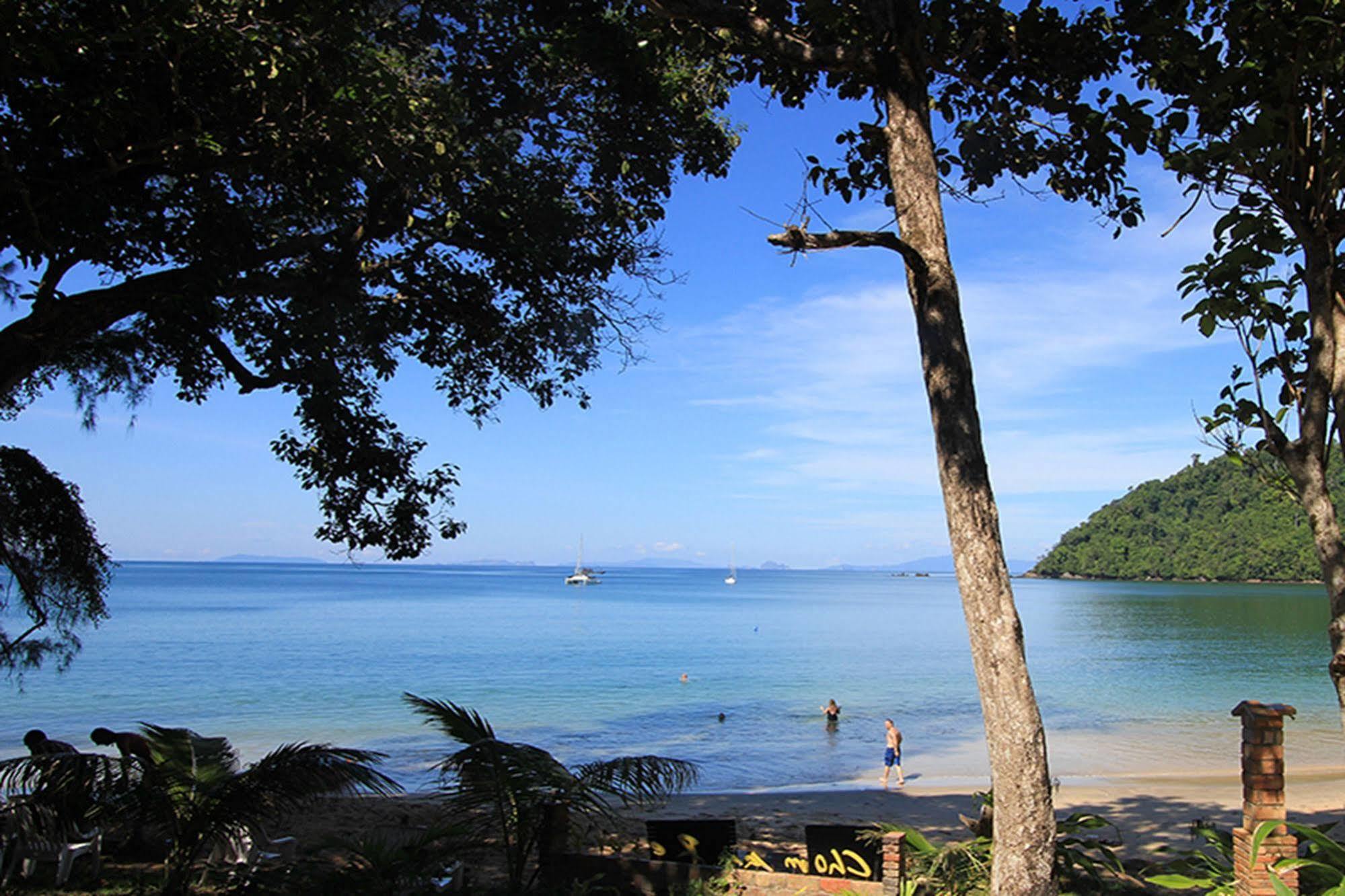 Chomjan Resort Koh Phayam Buitenkant foto