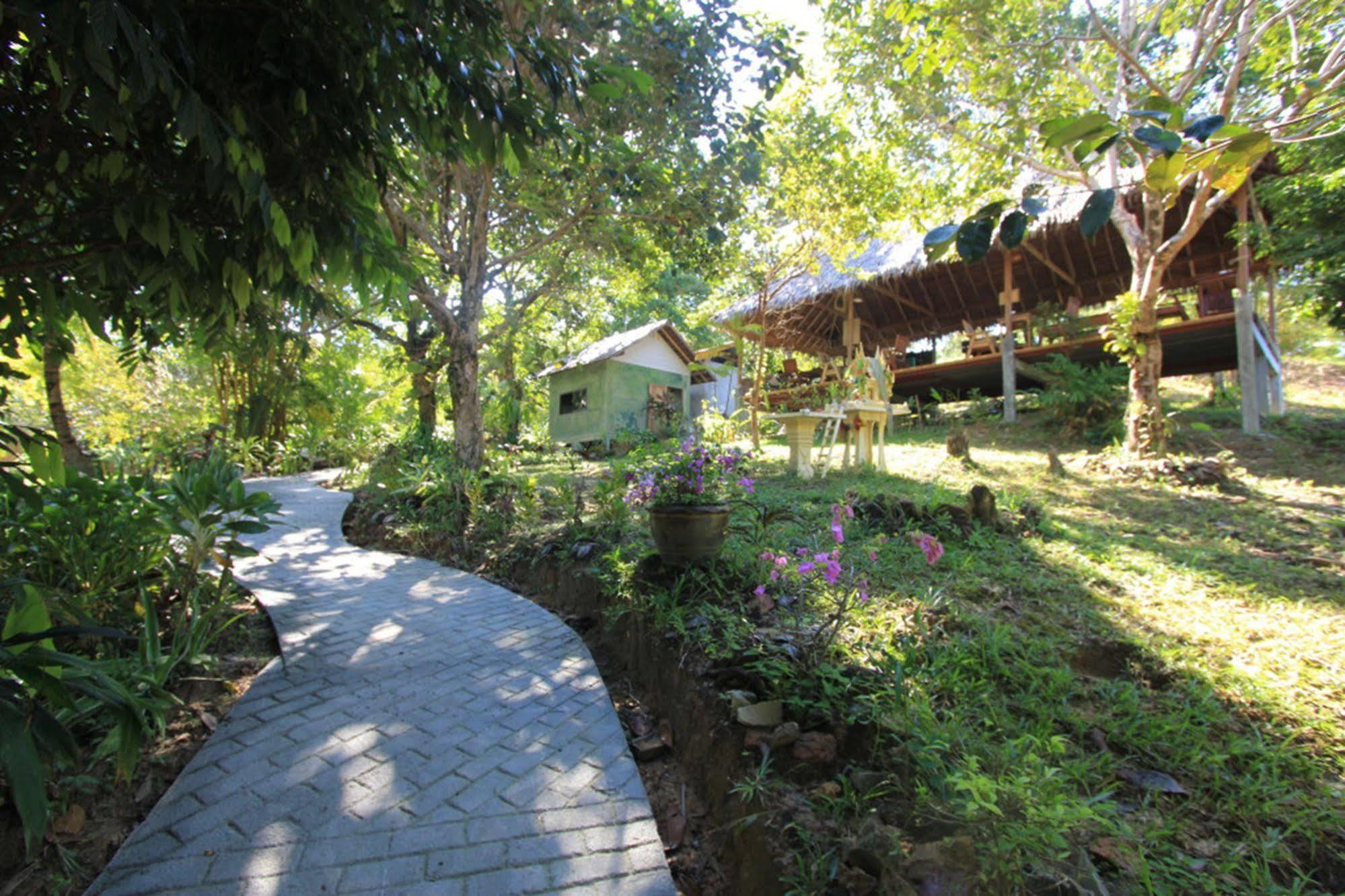 Chomjan Resort Koh Phayam Buitenkant foto